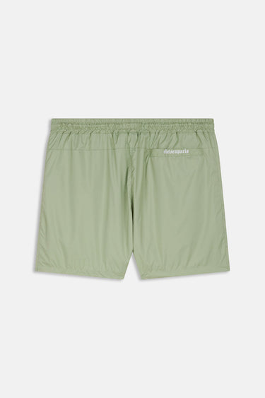 Maillot de bain Nibby Kaki vu de dos à plat, vert sauge, taille élastiquée et petite poche avec inscription blanche