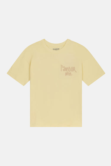 T-shirt Flaris Jaune de face à plat, petite inscription beige l'amour win sur la poitrine