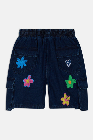 Short cargo Jolan Denim Bleu foncé à plat, vue de dos, fleurs colorées brodées et petit cœur souriant sur la poche