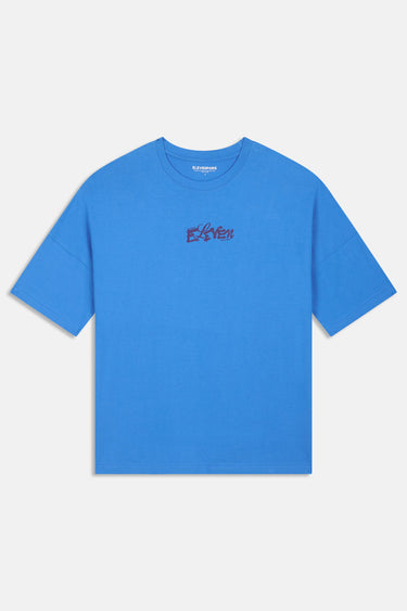 T-shirt Juno Bleu oversize vu de face à plat, petit logo Eleven violet au centre de la poitrine, fond blanc