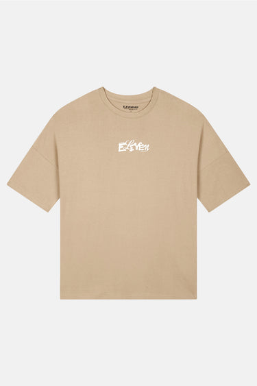 T-shirt Juno Beige oversize vu de face à plat, petit logo Eleven blanc au centre de la poitrine, fond blanc