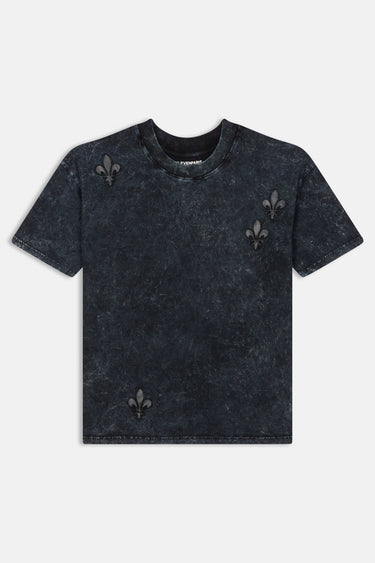 T-shirt Noemie Noir délavé à plat, vue de face avec quatre petites fleurs de lys noires brodées