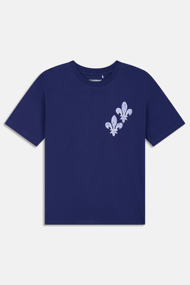 T-shirt Punky Bleu Marine à plat, de face, deux fleurs de lys lavande brodées sur la poitrine