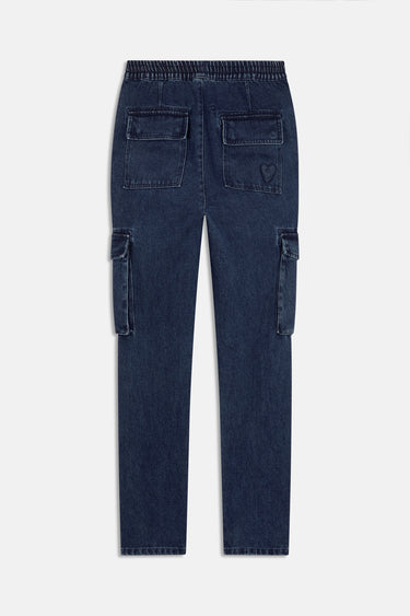 Pantalon cargo Suede Denim Bleu Foncé vu de dos à plat, poches à rabat et petit coeur brodé