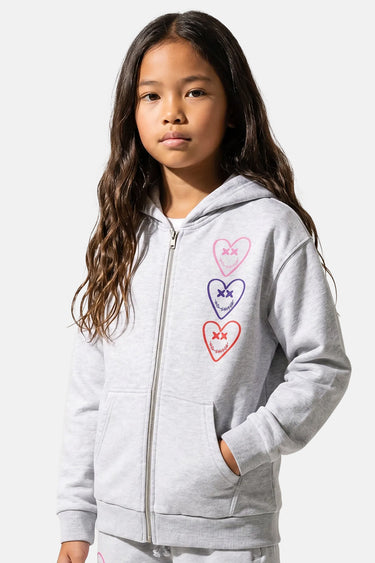 Sweat zippé à capuche Teline Gris Chiné porté par une fille, de face, trois cœurs brodés alignés sur la poitrine
