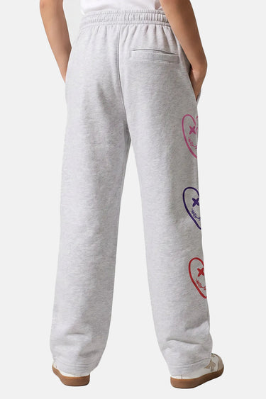 Jogging Tess Gris Chiné porté, de dos, poche arrière plaquée et cœurs smiley rose, violet et rouge sur la jambe