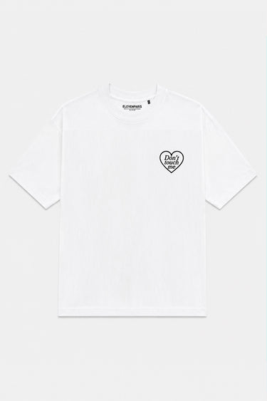 T-shirt Thea Blanc à plat, de face, petit cœur noir Don't touch me sur la poitrine