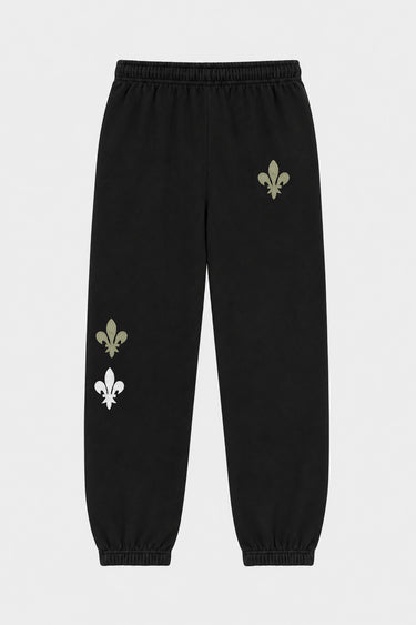 Jogging Timo Noir à plat de dos, fleurs de lys kaki et blanches sur la jambe et la fesse