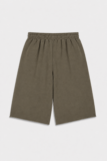 Short Vart Kaki à plat vu de dos, taille élastiquée et bas à finition brute, fond blanc
